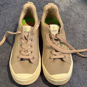 Cariuma Taupe Sneakers